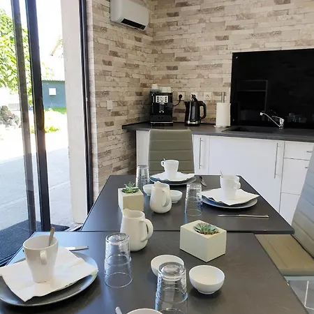 ゲストハウス Chez Stef 3*